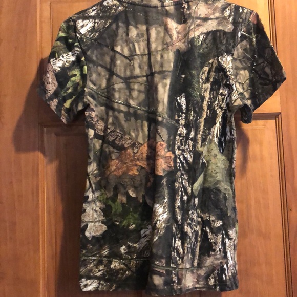 Size Small Women’s Field and Stream Camo T Shirt - Picture 2 of 3
